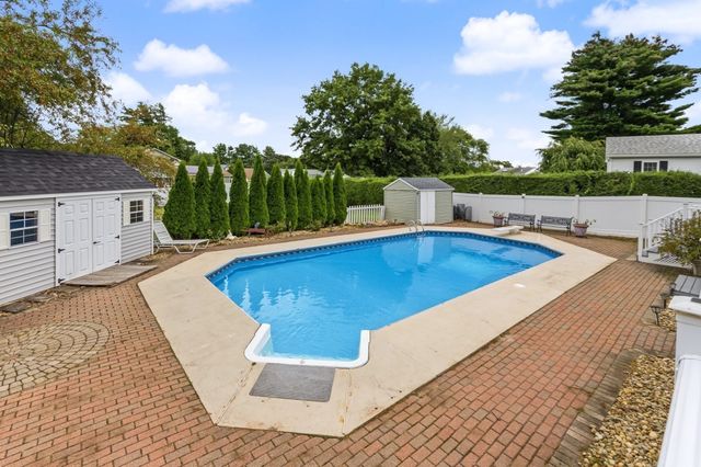 9 Old Homestead, Methuen, MA 01844