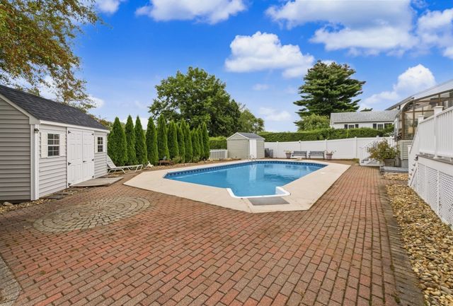 9 Old Homestead, Methuen, MA 01844