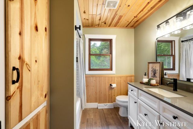 1689 Slater Street, Dorr Twp, MI 49323