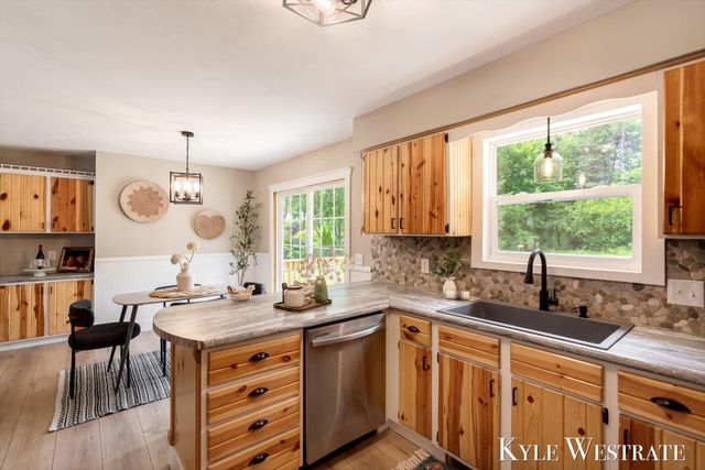 1689 Slater Street, Dorr Twp, MI 49323