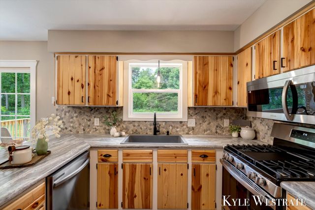1689 Slater Street, Dorr Twp, MI 49323