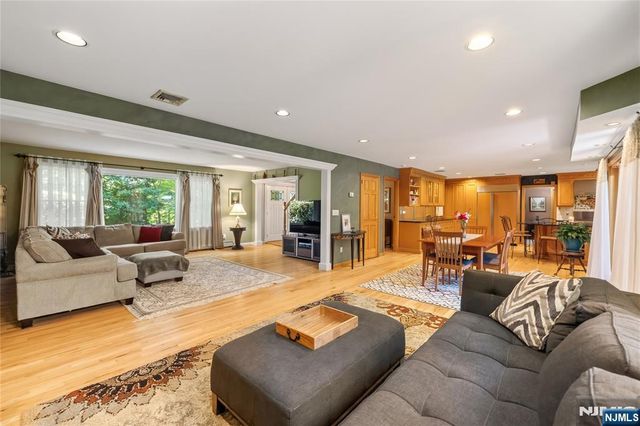 55 Glen Road, Woodcliff Lake, NJ 07677