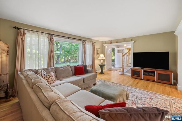 55 Glen Road, Woodcliff Lake, NJ 07677