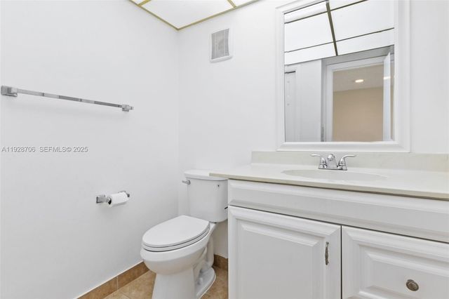 16400 Golf Club Rd 104, Weston, FL 33326