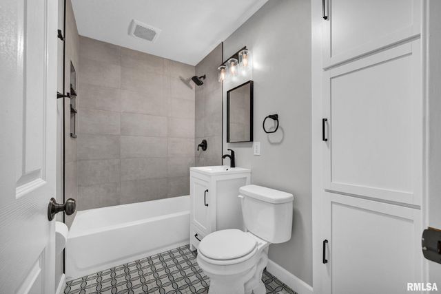116 HOLLAND Court, Creve Coeur, IL 61610