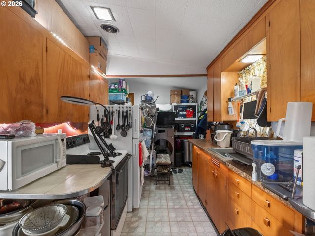 2612 ESTHER St, Vancouver, WA 98660