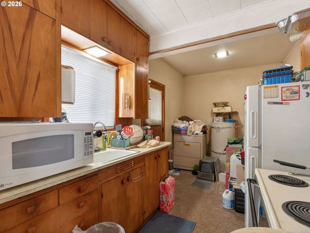 2612 ESTHER St, Vancouver, WA 98660