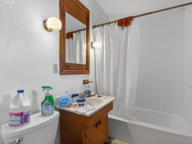 2612 ESTHER St, Vancouver, WA 98660