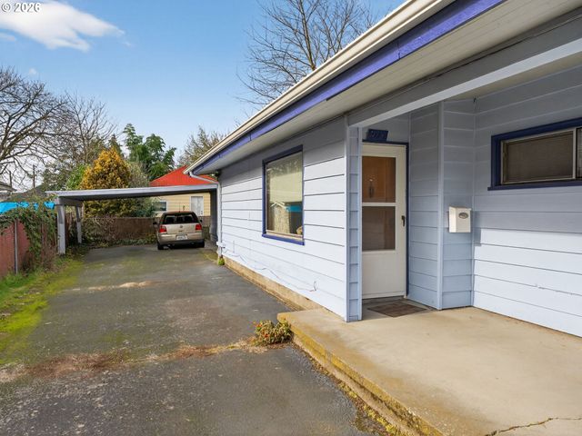 2612 ESTHER St, Vancouver, WA 98660