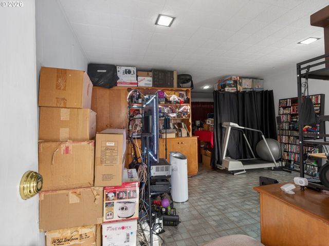 2612 ESTHER St, Vancouver, WA 98660