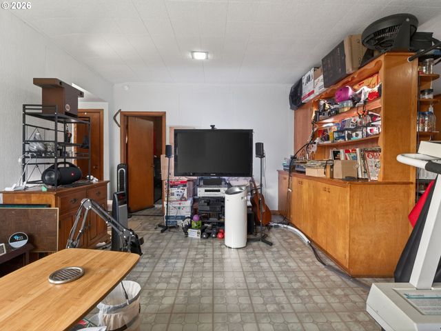 2612 ESTHER St, Vancouver, WA 98660