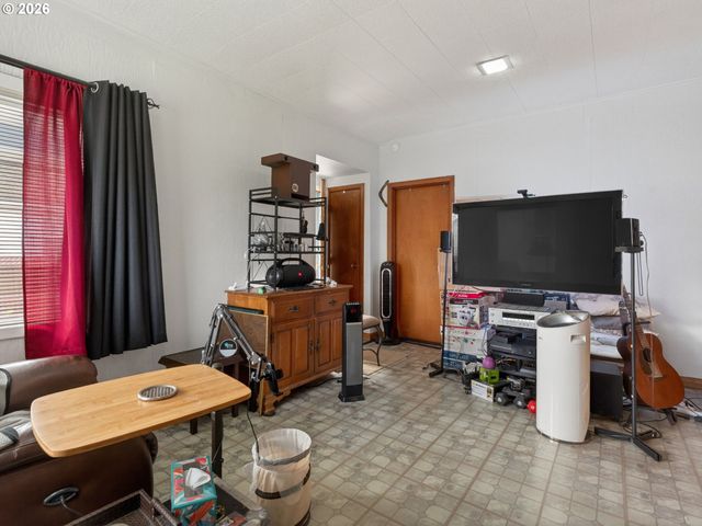 2612 ESTHER St, Vancouver, WA 98660