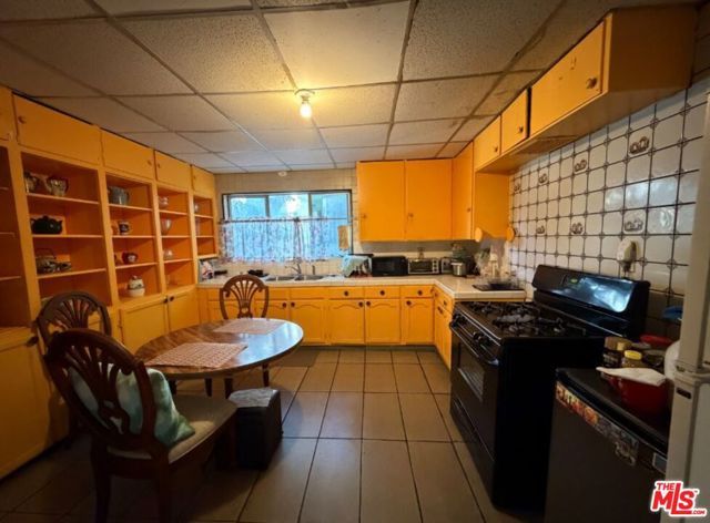 903 N Edgemont Street, Los Angeles, CA 90029
