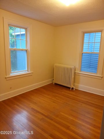 31 Woodlawn Avenue, Albany, NY 12208