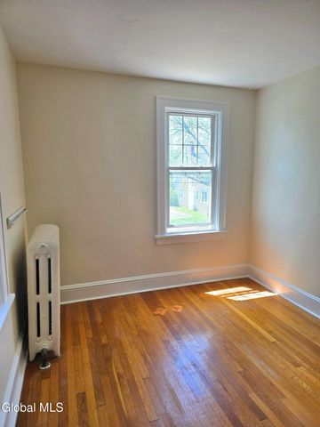 31 Woodlawn Avenue, Albany, NY 12208