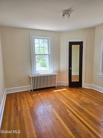 31 Woodlawn Avenue, Albany, NY 12208