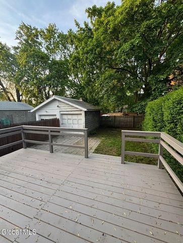 31 Woodlawn Avenue, Albany, NY 12208