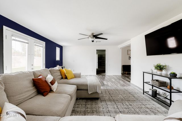 2318 W PINCHOT Avenue, Phoenix, AZ 85015