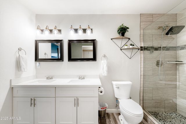 2318 W PINCHOT Avenue, Phoenix, AZ 85015