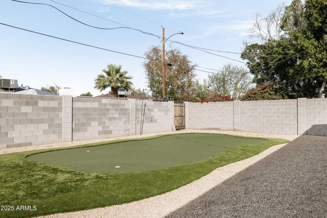 2318 W PINCHOT Avenue, Phoenix, AZ 85015