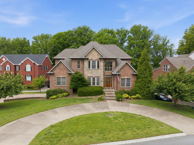 100 Lakecrest Cir, Hendersonville, TN 37075