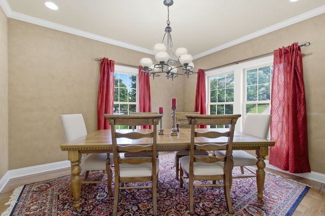 100 Lakecrest Cir, Hendersonville, TN 37075