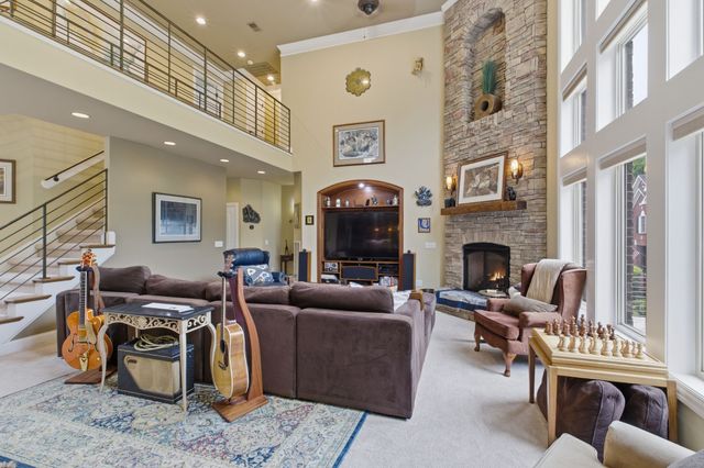100 Lakecrest Cir, Hendersonville, TN 37075