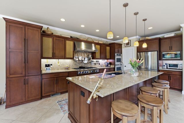 100 Lakecrest Cir, Hendersonville, TN 37075