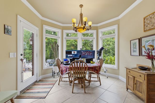 100 Lakecrest Cir, Hendersonville, TN 37075