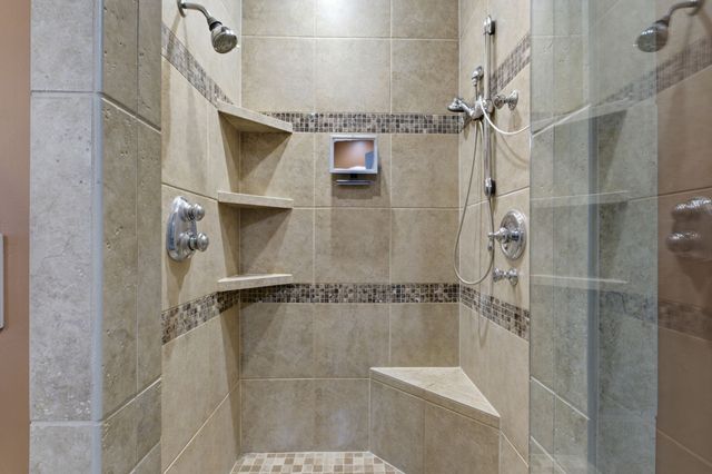 100 Lakecrest Cir, Hendersonville, TN 37075