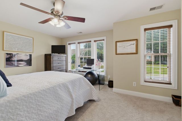 100 Lakecrest Cir, Hendersonville, TN 37075