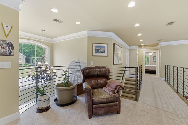 100 Lakecrest Cir, Hendersonville, TN 37075