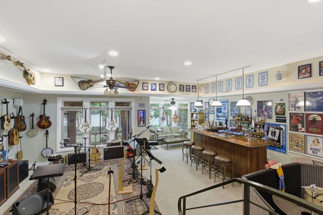 100 Lakecrest Cir, Hendersonville, TN 37075