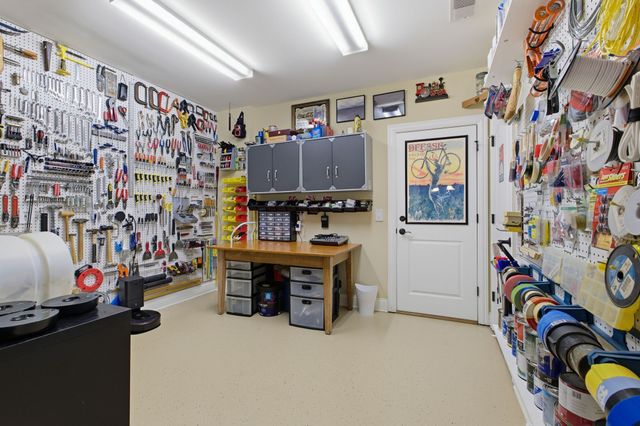 100 Lakecrest Cir, Hendersonville, TN 37075