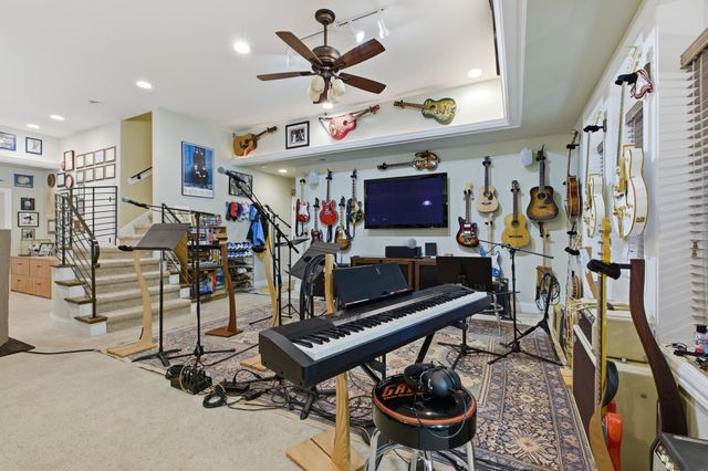100 Lakecrest Cir, Hendersonville, TN 37075
