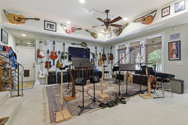 100 Lakecrest Cir, Hendersonville, TN 37075