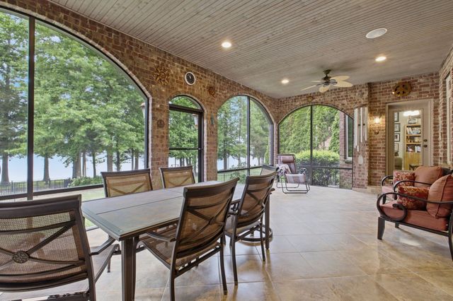100 Lakecrest Cir, Hendersonville, TN 37075