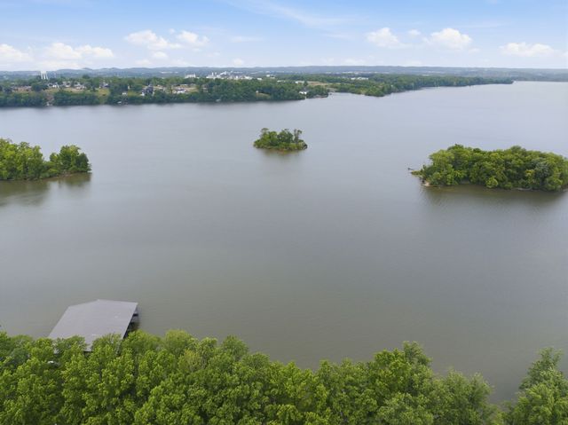 100 Lakecrest Cir, Hendersonville, TN 37075