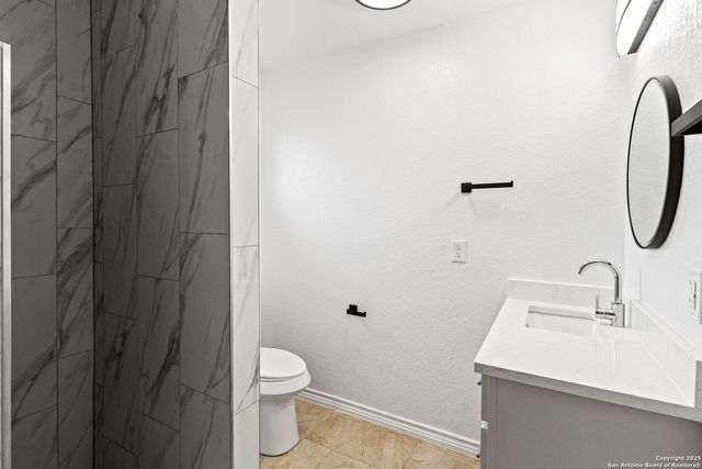 1034 County Road 6710, Natalia, TX 78059