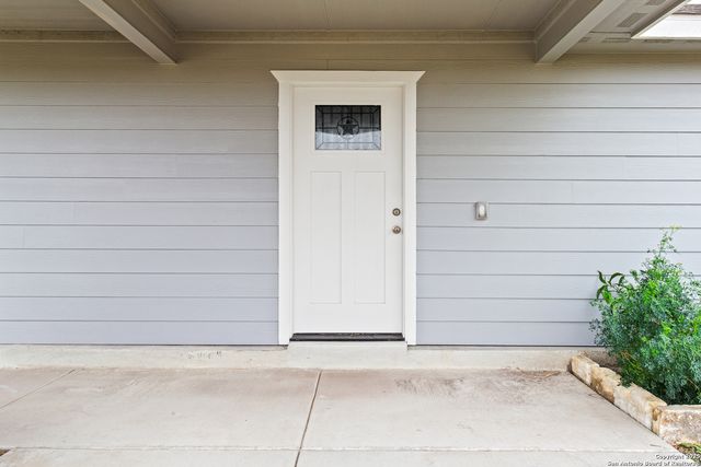 1034 County Road 6710, Natalia, TX 78059