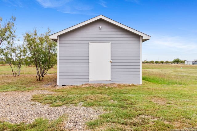 1034 County Road 6710, Natalia, TX 78059