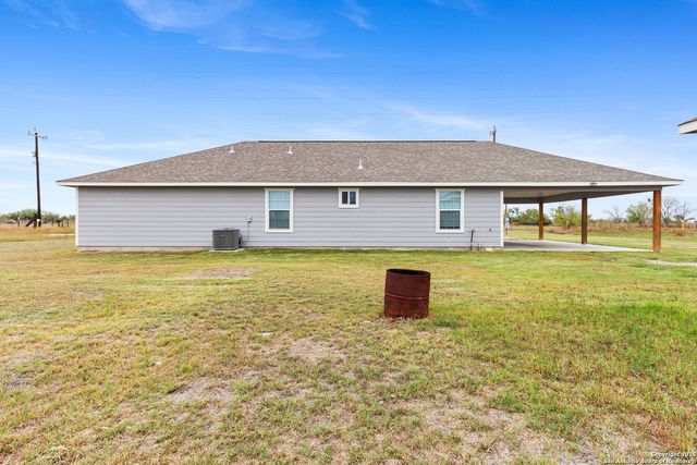 1034 County Road 6710, Natalia, TX 78059