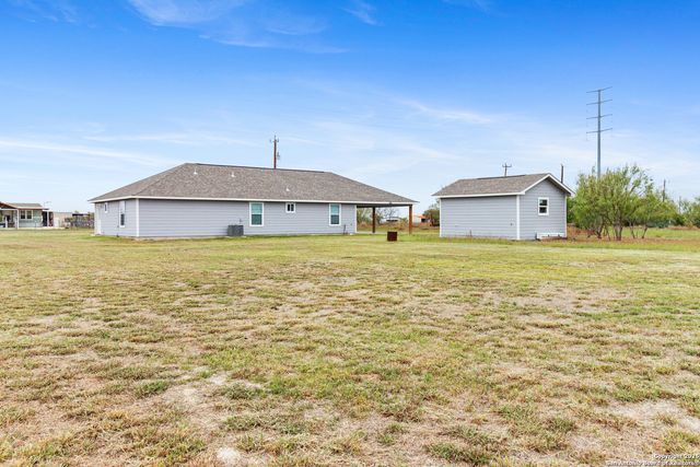 1034 County Road 6710, Natalia, TX 78059