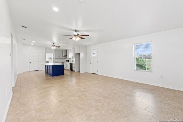 1034 County Road 6710, Natalia, TX 78059