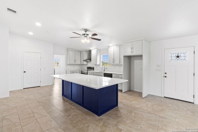 1034 County Road 6710, Natalia, TX 78059