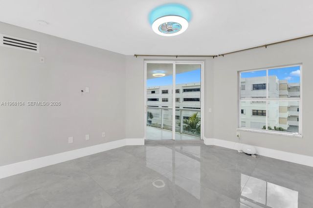 2051 SE 3rd Street 406, Deerfield Beach, FL 33441
