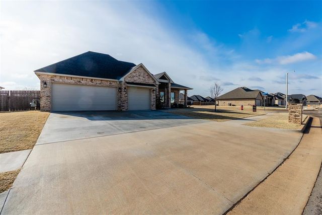 1040 NW 17th Place, Newcastle, OK 73065