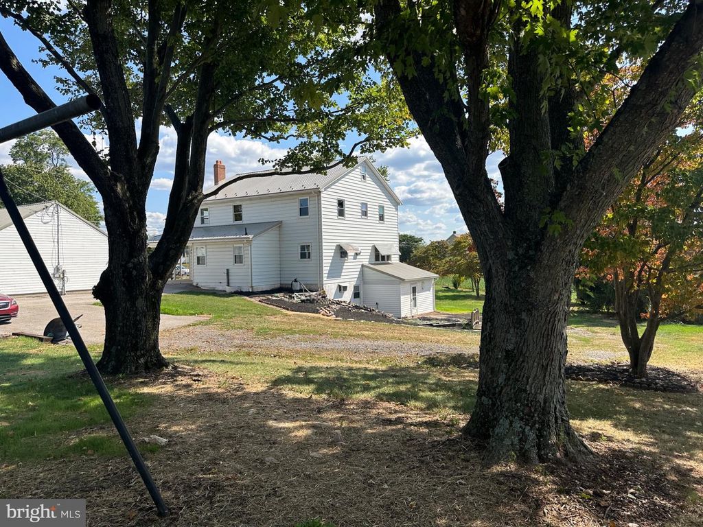 1825 WHITE HALL RD, Littlestown, PA 17340