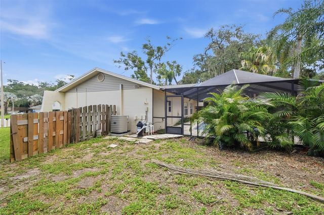 1200 LAKE VALRICO LANE, Valrico, FL 33594