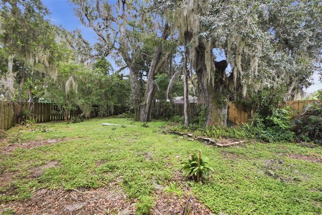 1200 LAKE VALRICO LANE, Valrico, FL 33594
